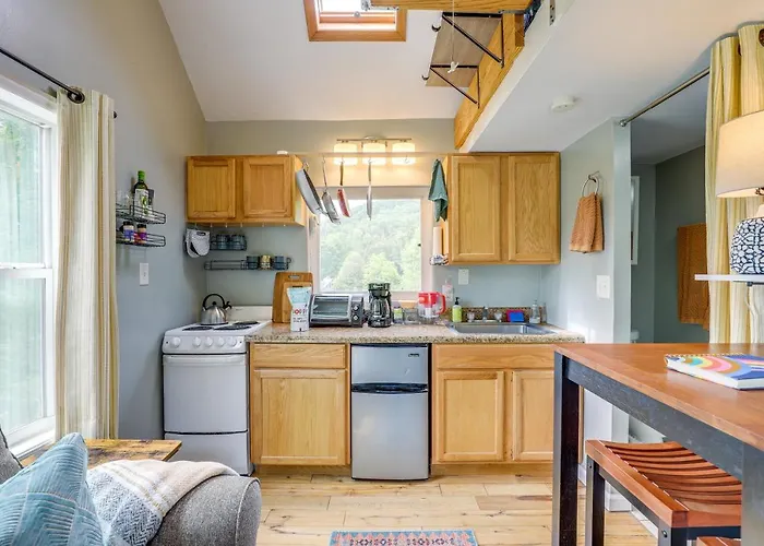 Ideally Located Asheville Tiny Home With Fire Pit
